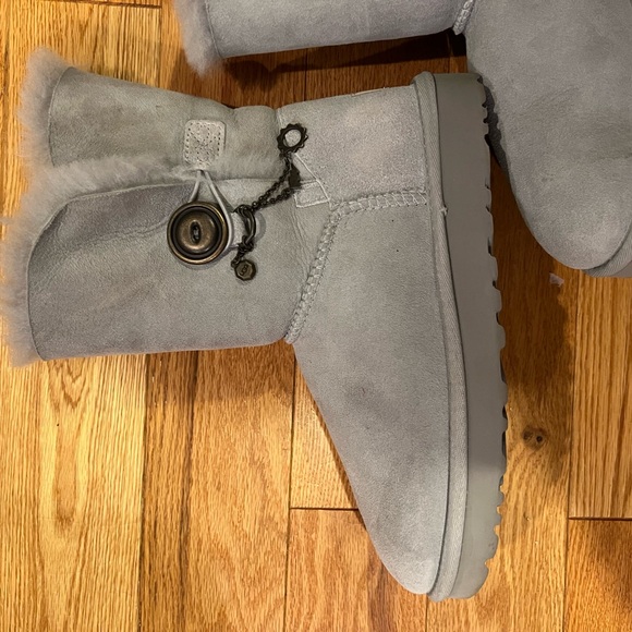 Gray UGGS - Picture 10 of 13